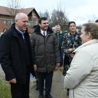 Branko Bačić obišao gradilište zamjenske obiteljske kuće za stradalnike potresa