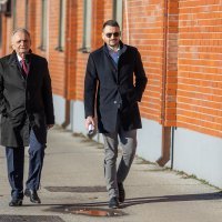 Branimir Glavaš daje izjavu ispred zgrade policije u Osijeku
