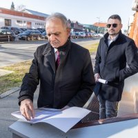 Branimir Glavaš daje izjavu ispred zgrade policije u Osijeku