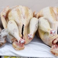 Blagdanske purice, voće i povrće na tržnici u Šibeniku