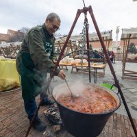 U Osijeku podijeljeno 2000 porcija fiš paprikaša