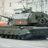 Koalicija-SV temelji se na pogonu tenka tipa T-90, dok trup i položaj posade imaju sličnosti s Armatom