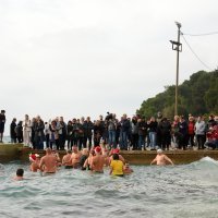 Tradicionalno novogodišnje kupanje Puljana