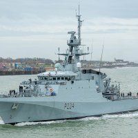 HMS Trent uplovljava u luku Portsmouth
