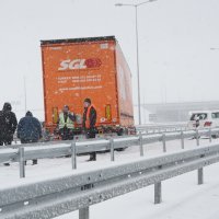 Snijeg i vjetar otežavaju promet na autocesti Zagreb - Beograd