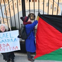 Prosvjed pred veleposlanstvom SAD-a u Ljubljani