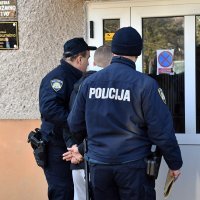 Privođenje osumnjičenog za premlaćivanje maloljetnika u Slavonskom Brodu