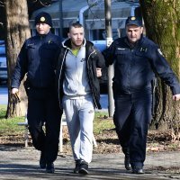 Privođenje osumnjičenog za premlaćivanje maloljetnika u Slavonskom Brodu