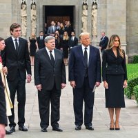 Barron, Donald i Melania Trump, Viktor Knavs