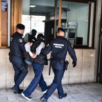 Privođenje na sud osumnjičenog za ubojstvo u Kuli Norinskoj