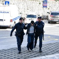 Privođenje na sud osumnjičenog za ubojstvo u Kuli Norinskoj