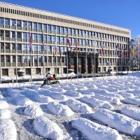 Snježni lijesovi ispred slovenskog parlamenta, prosvjed protiv rata u Gazi