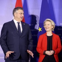 Zajedničko fotografiranje Borjane Krišto, Ursule von der Leyen, Marka Ruttea i Andreja Plenkovića