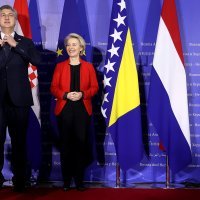 Zajedničko fotografiranje Borjane Krišto, Ursule von der Leyen, Marka Ruttea i Andreja Plenkovića