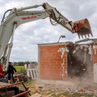 Rušenje bespravne gradnje u Puli