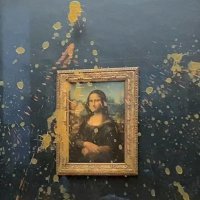 Prosvjednice bacile juhu na Mona Lisu