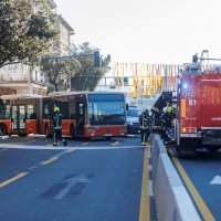 Autobus u centru Rijeke naletio na pješakinju