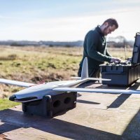 Dron je vlo mobilan i može se brzo rasporediti na terenu ili urbanom okruženju