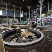 Derutni interijer hotelskog kompleksa Haludovo, Rijeka