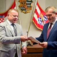 Englesko-nepalsko-hrvatski rječnik uručen varaždinskom županu Stričaku