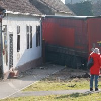 Kamion uletio u kuću u Mirkovcima