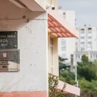 Ivana Pernara ispred OŠ Bol u Splitu je čekala policija, ali nije se pojavio