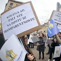 Počelo je okupljanje prosvjednika na Europskom trgu