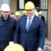 Plenković u obilasku zgrada u obnovi