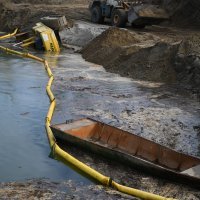 Prevrnuo se bager u jezero Jegeniš kod Koprivnice