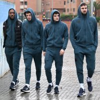 Dinamovi nogometaši prošetali su po kišom okupanim ulicama Seville