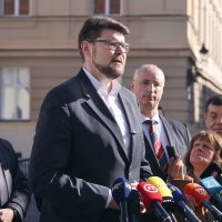 Lijeva oporba poziva na prosvjed "Dosta je! Idemo na izbore!"