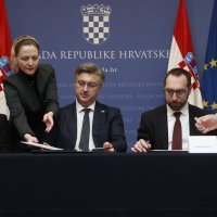 Potpisivanje ugovora o Maksimiru