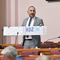 Sabor raspravlja o SDP-ovu prijedlogu da se raspusti i raspišu novi izbori