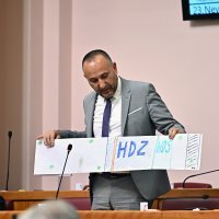 Sabor raspravlja o SDP-ovu prijedlogu da se raspusti i raspišu novi izbori