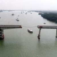 Brod udario u most u Kini