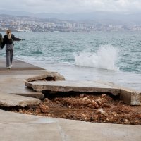 Opatija: Olujno jugo i valovi razbili betonski dio kupališta