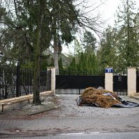 Gnoj ispred kuće ruskog veleposlanika u Poljskoj