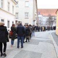Red za ulaz na retrospektivu Ivana Meštrovića