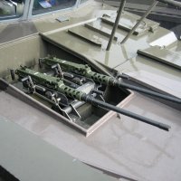 Teške strojnice iznad kormilarnice  plovila CB90