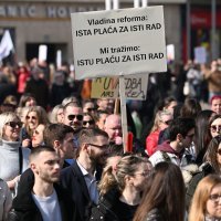 Prosvjed prosvjetara nazadovoljnih Vladinim koeficijentima