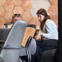 Josipa Pleslić i Milenko Bašić snimljeni na kavi