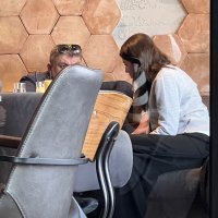 Josipa Pleslić i Milenko Bašić snimljeni na kavi