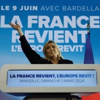 Marine Le Pen Nacionalno okupljanje