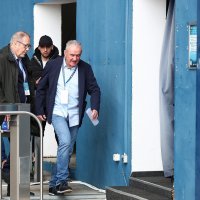 Dolazak skupštinara na izbore u Dinamu