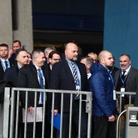 Dolazak skupštinara na izbore u Dinamu