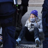 Greta Thunberg ispred švedskog parlamenta