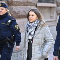Greta Thunberg ispred švedskog parlamenta