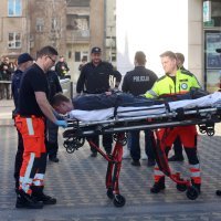 Policija u Ljubljani savladala muškarca koji je držao dva noža