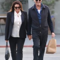 Pierce Brosnan i Keely Shaye Smith