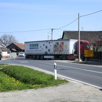 Kamion se sudario s automobilom pa zabio u obiteljsku kuću u Šemovcima